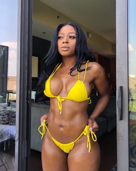 Snowblack nude actress pictures