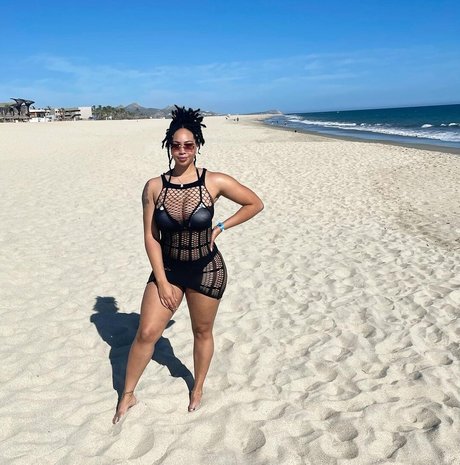 God Beth star hot pic