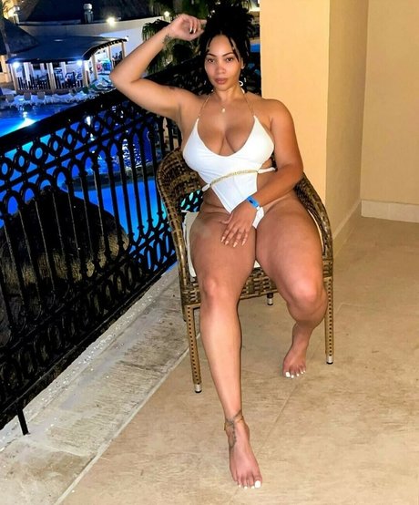 God Beth hd model pic