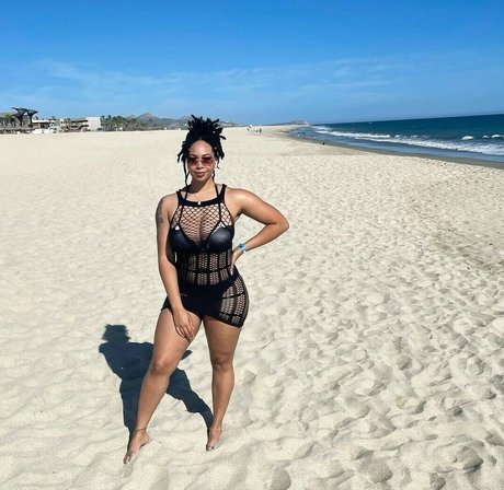 God Beth hot model image