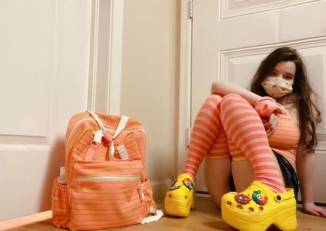 lovelythighs free model pictures