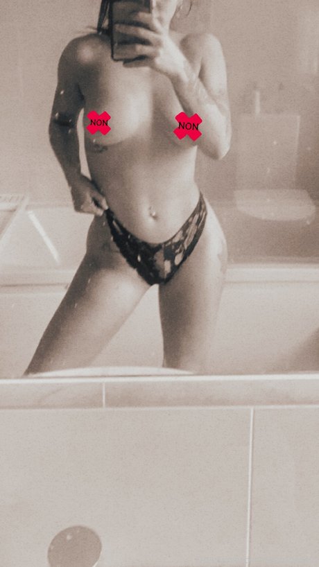 Missphatass model erotic picture