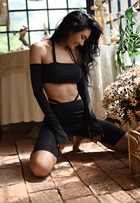 Ploytiger sexy actress photo