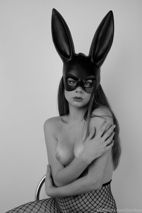 Laura Mikus xxx model pic