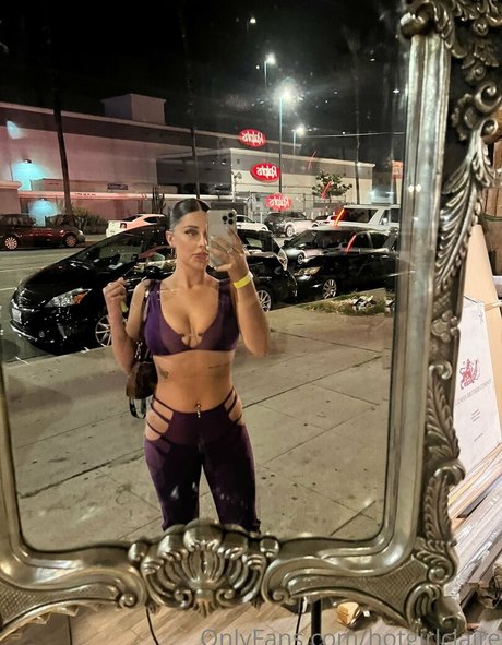 Submissive Skylar pornstar art picture