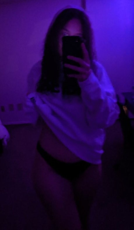 xEmerly model naked pictures