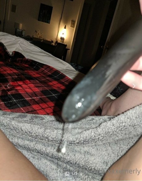 xEmerly nudes model images