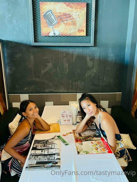 Tasty Maze VIP adult model pic