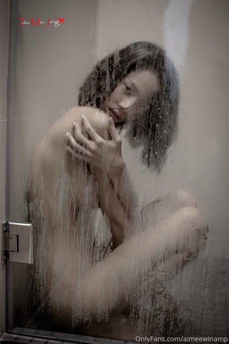 Win Amp star naked images