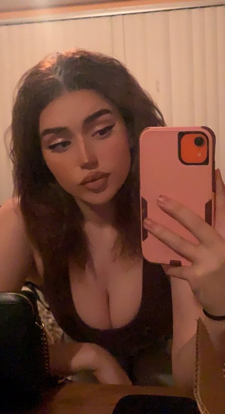 Sukashawty model sexy picture