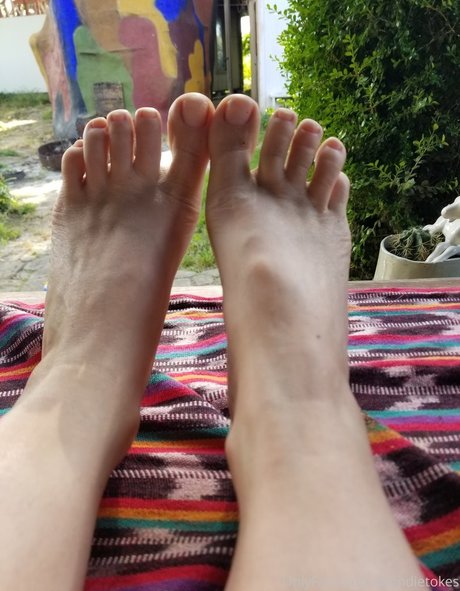 Blondie Blooms model nudes image