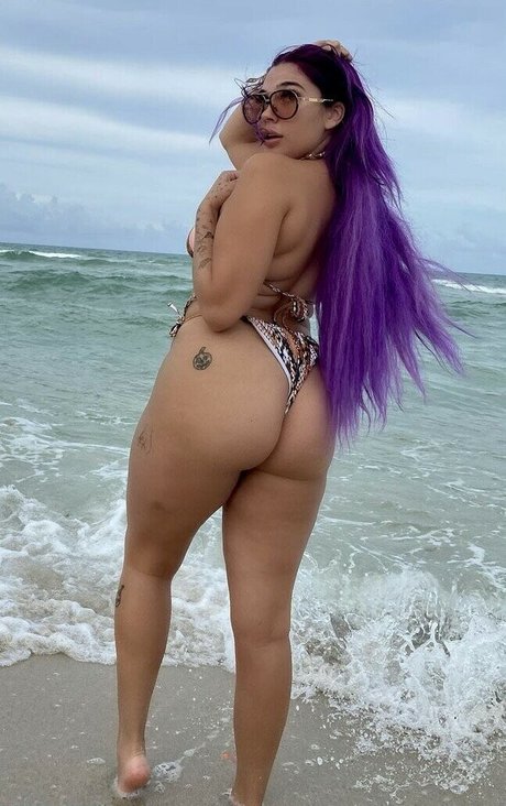 Medicated Marley star exclusive pics