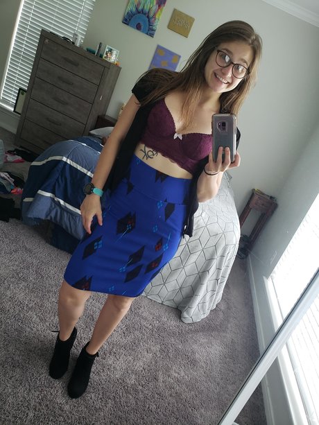 Queen Amber model pornographic photos