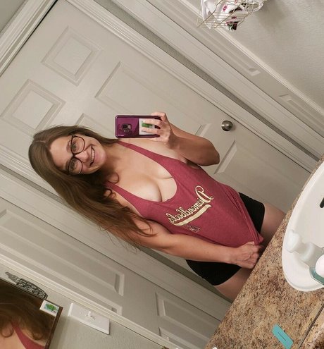 Queen Amber nude model img