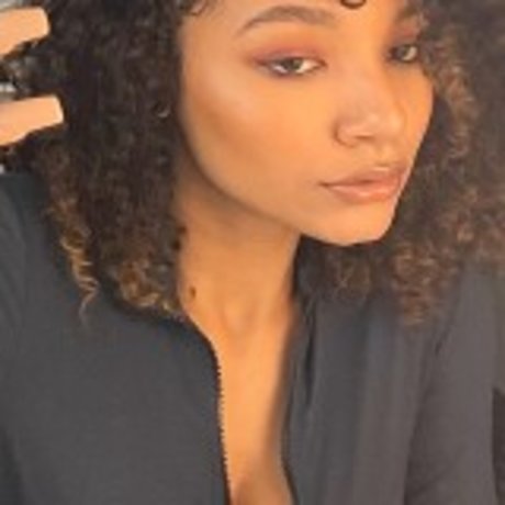 KVLCV pornstar nude image