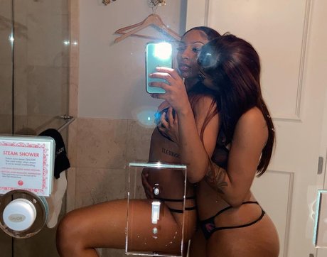 Lola and Moni beautiful model pic