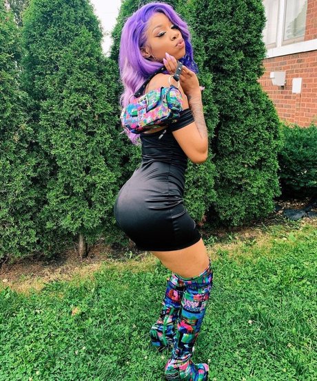 Lola and Moni model best image