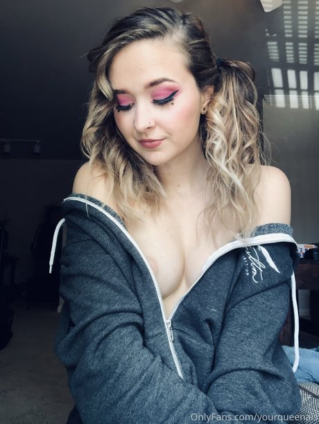 yourqueenals star free pic