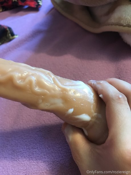 Rozie Reign XXX model erotic photos