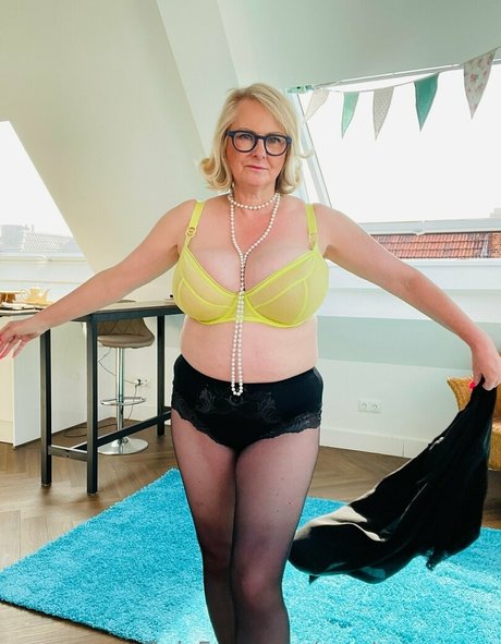 CourtesanAnna star xxx photo