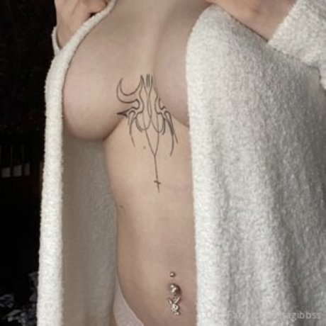 Lissa Gibbss adult model picture