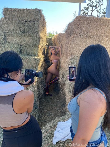 Victoria Larson star nudes pics