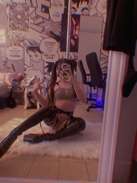 Nellyxven star nude photo