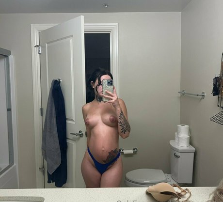 Kittycreammm naked pornstar photos