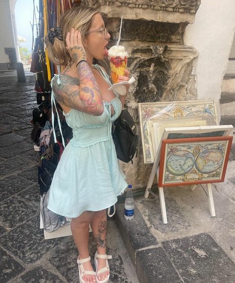 Catsandcookies art actress archive