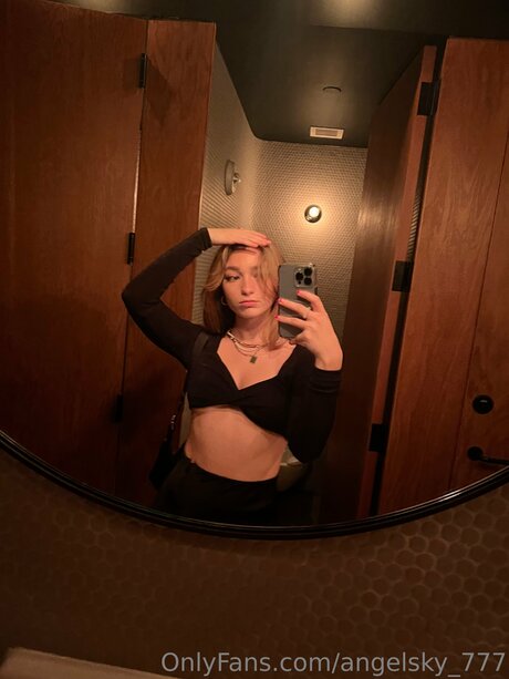 Angelsky 777 model pretty image