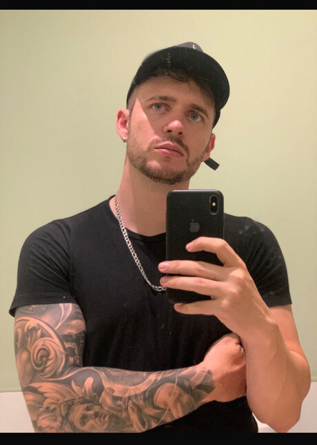 Felixxx1996 nude pornstar picture