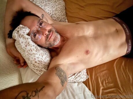 Lucri28 star sexy photo