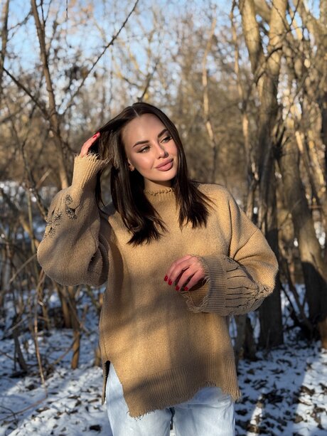 Mary Plays model beautiful picture