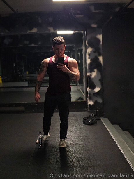 Mexican Vanilla619 free model pic