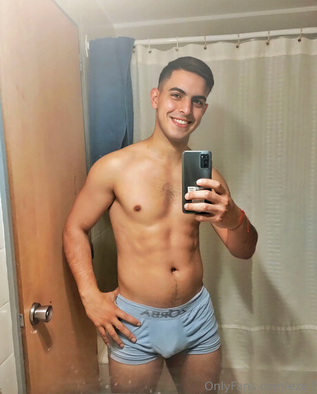 Ezefit model top picture