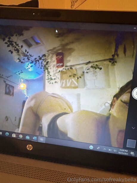 Sofreakybella xxx model photo