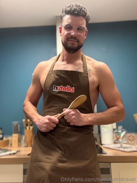 Nudeworldrover sexy model pic