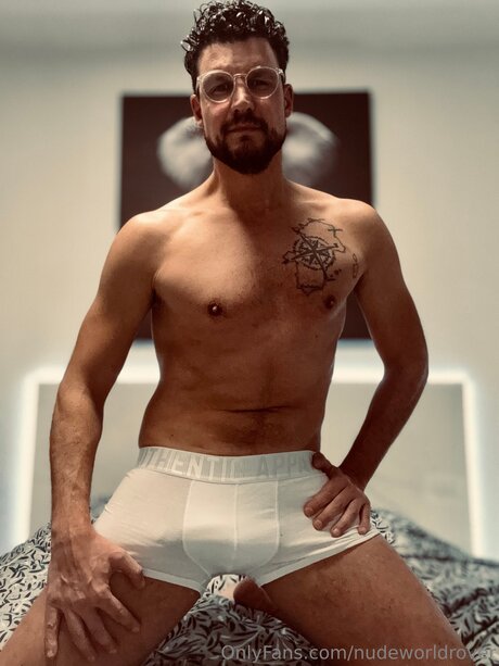 Nudeworldrover pornographic actress pictures