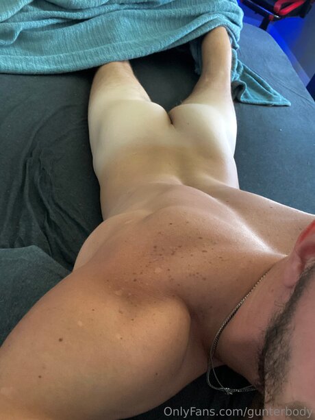 Gunterbody nude star photo