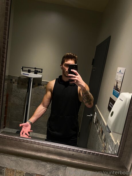 Gunterbody star adult image