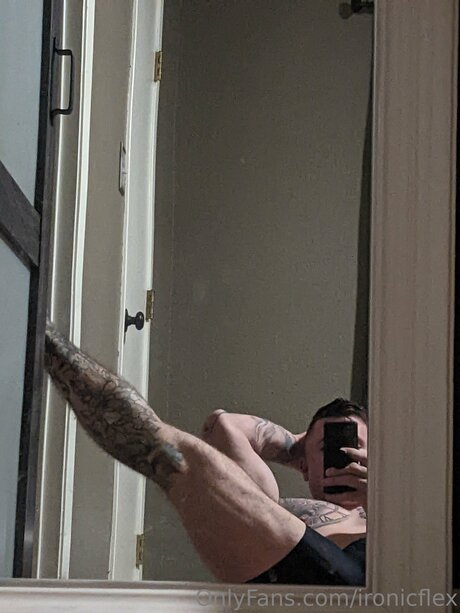 Ironicflex sexy actress img