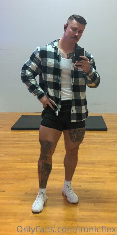 Ironicflex star naked images