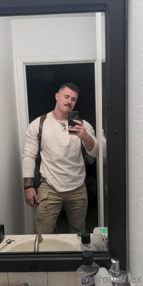 Ironicflex hot pornstar img