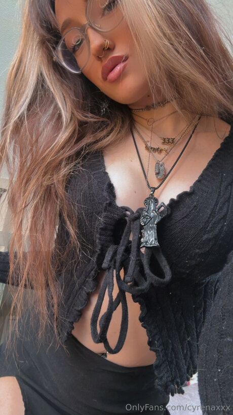 Cyrenaxxx model xxx images