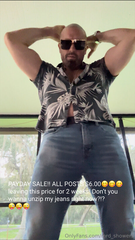 Mrd Showers xxx model image