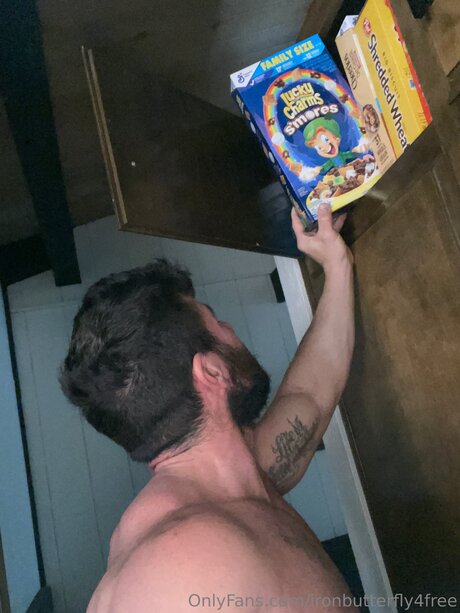 Ironbutterfly4free adult model image