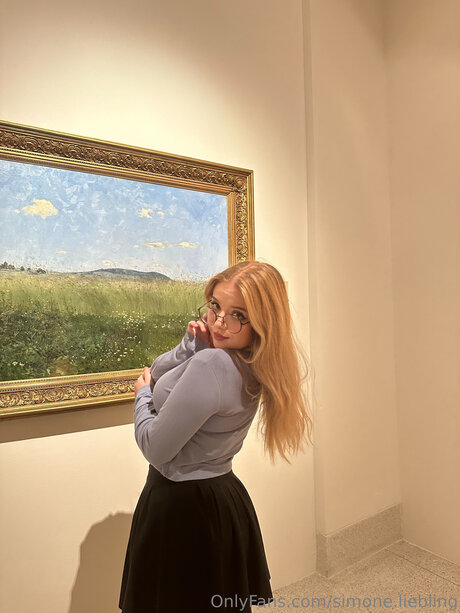 Simunka Show free pornstar photo