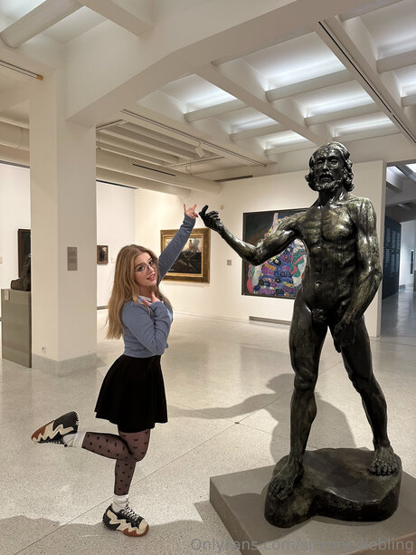 Simunka Show model hd images