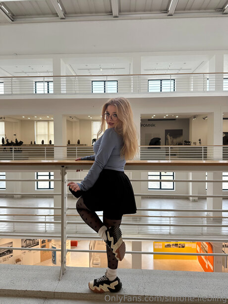 Simunka Show nude model galleries