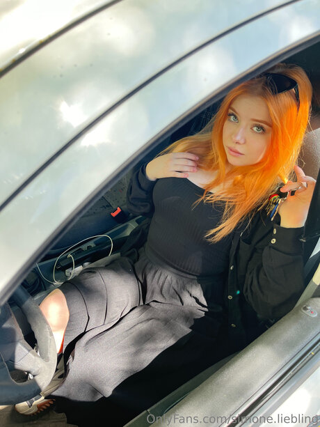 Simunka Show model adult images